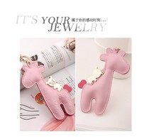 Korean version of the leather giraffe keychain safe trip ladies love car key pendant cute and creative