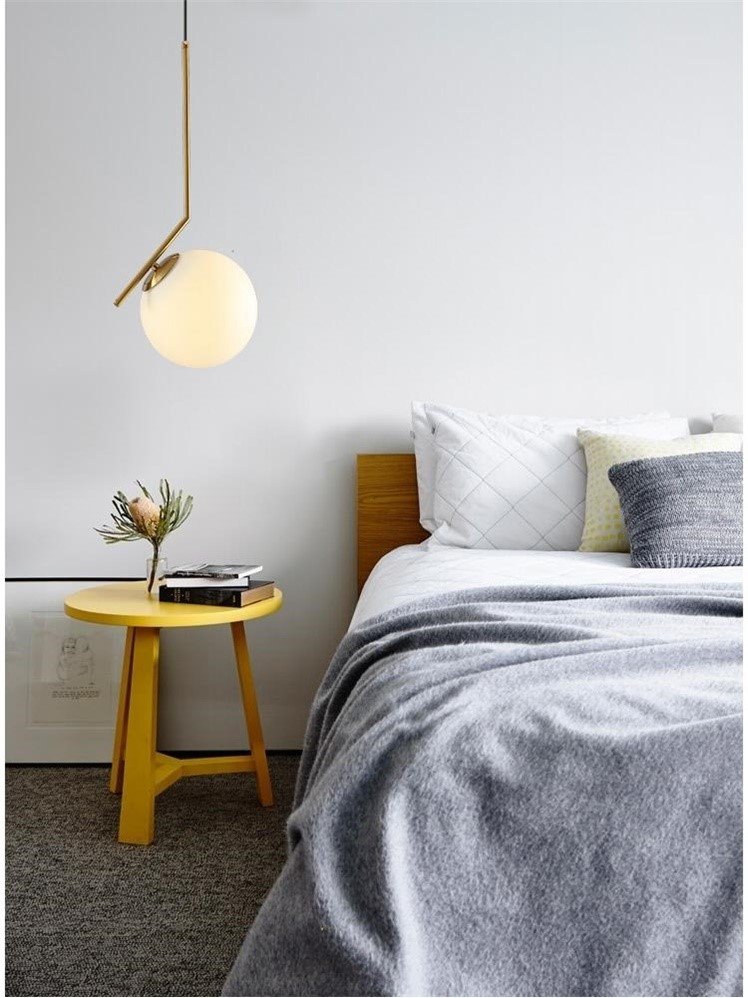 Nordic modern restaurant light luxury clothing store window simple high-end Italian single head bedroom long line bedside bar small chandelier