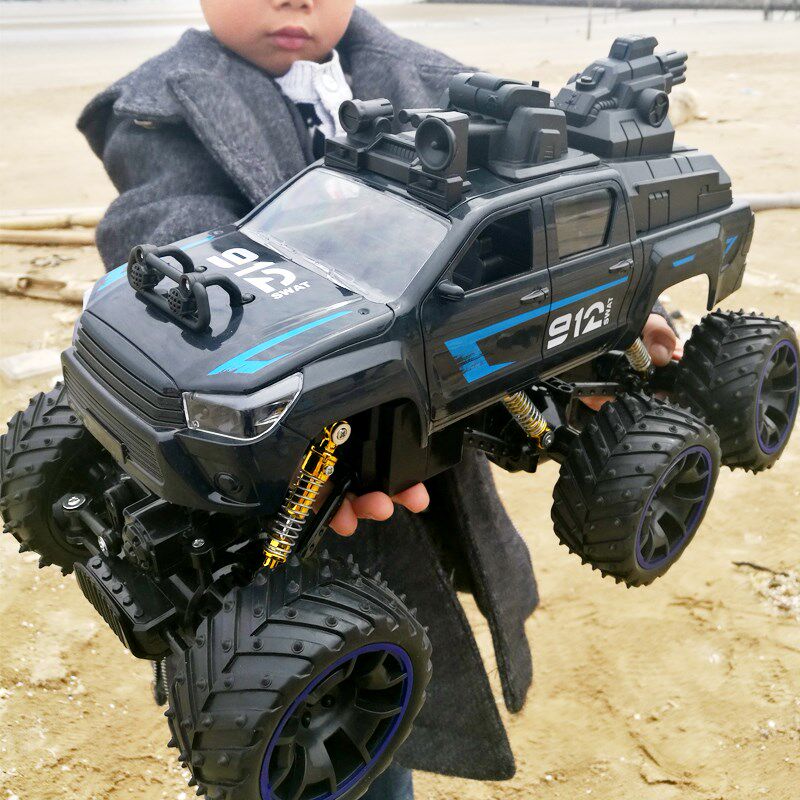 Oversized remote control four-wheel drive wireless charging off-road alloy remote control car pickup climbing car toy for boys 6-12 years old