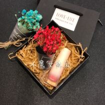 Lipstick Gift Box(This gift box is sold with lipstick and not sold separately)