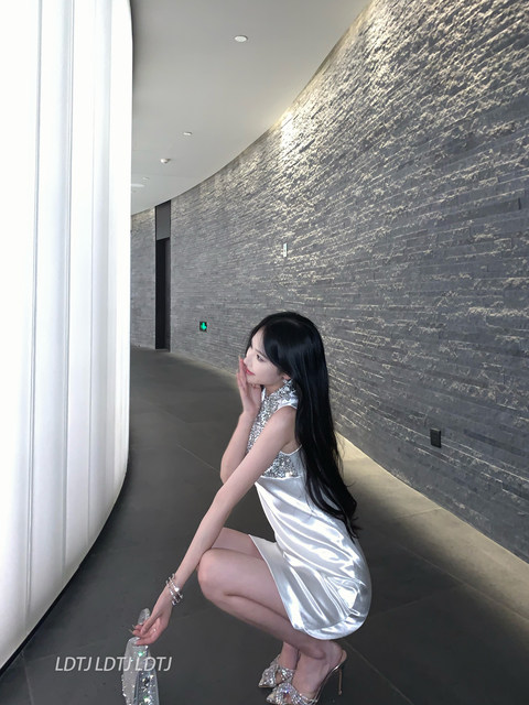 Ldtj Haute Couture 25 Autumn Socialite Style Pointed Toe Transparent Sexy Fairy Princess Stiletto Crystal Sandals for Women