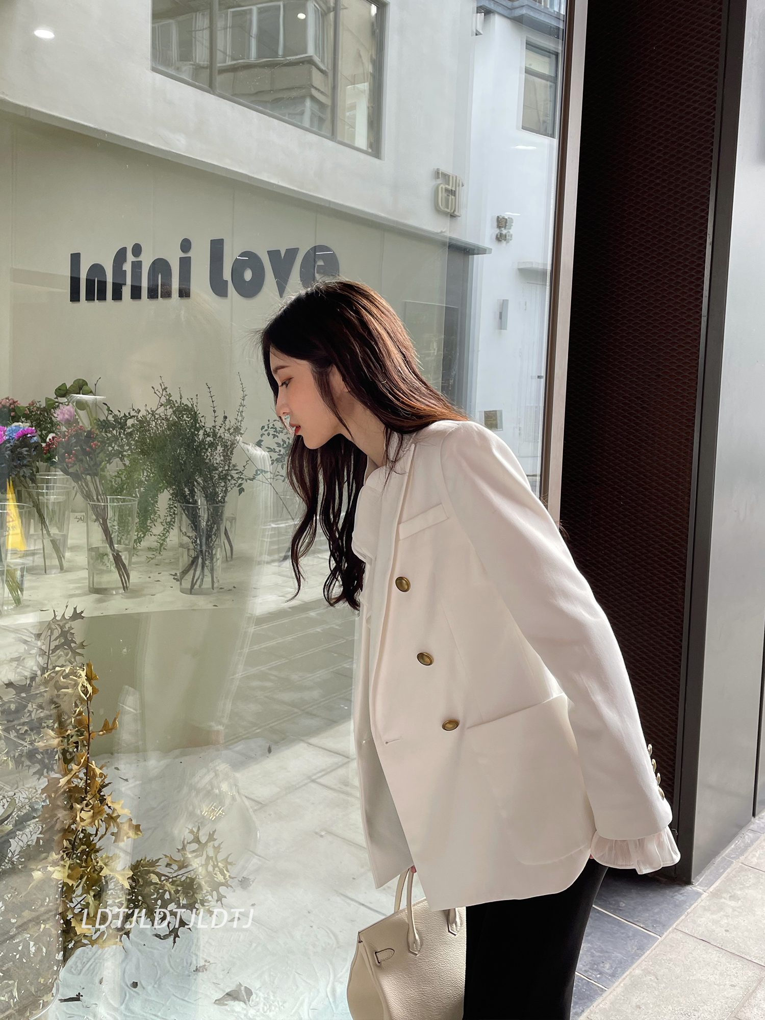 LDTJ High Set 22 Summer New Temperament Double Exclusive Button Superior White Middle Long Version Superior Banquet West Suit Jacket Woman