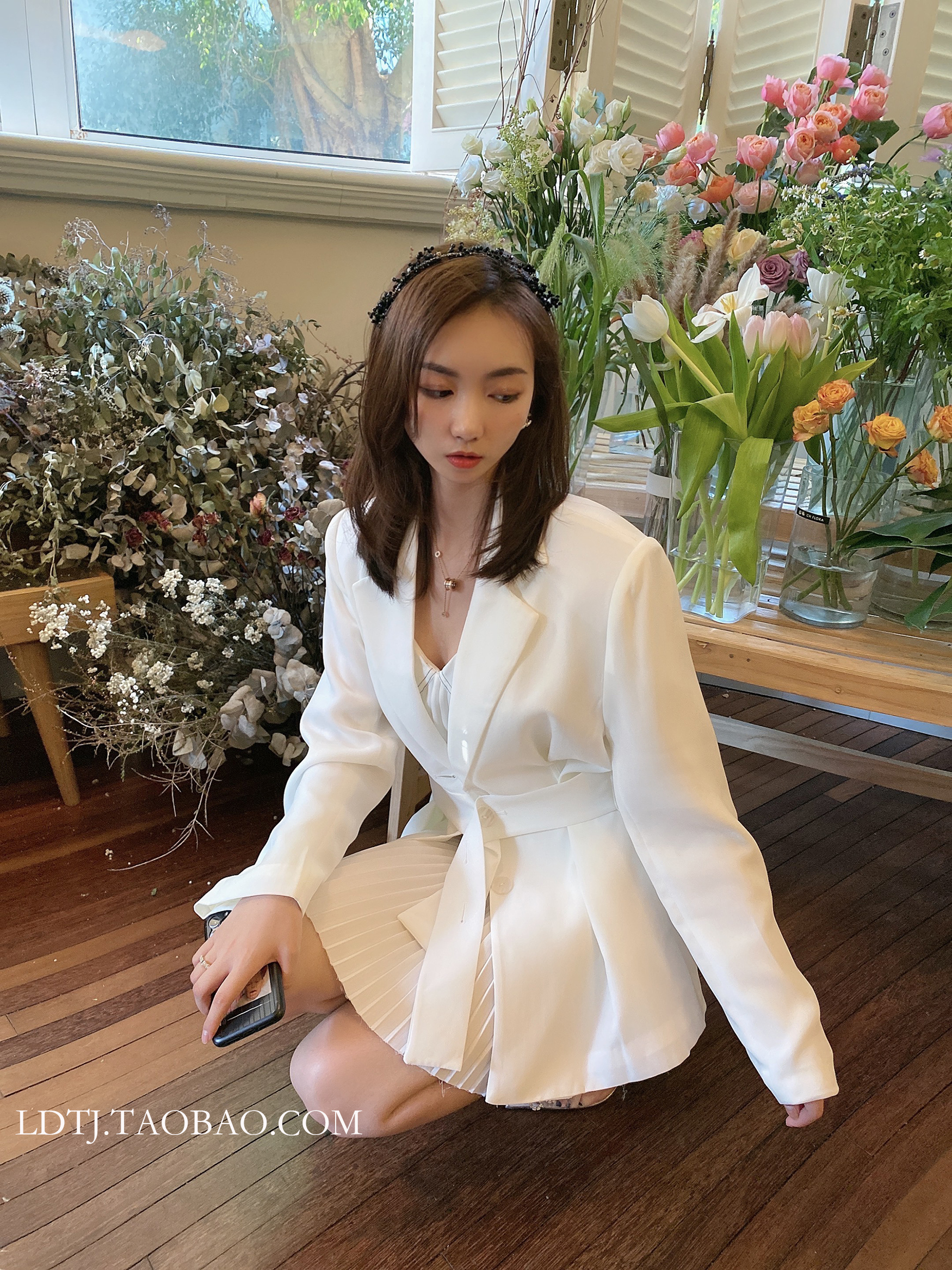 LDTJ Gao Dingchun Temperament Name Yuan Design White Suit Woman Bunches Cashew Collar Banquet West Suit Trendy Jacket