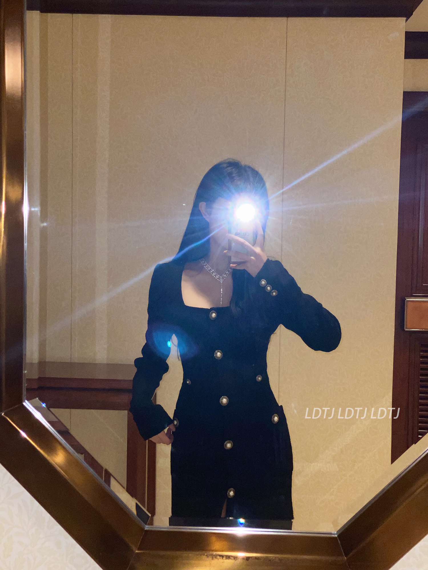 LDTJ spot 2022 winter and spring new long-sleeved black dress women's senior woolen coat temperament short skirt