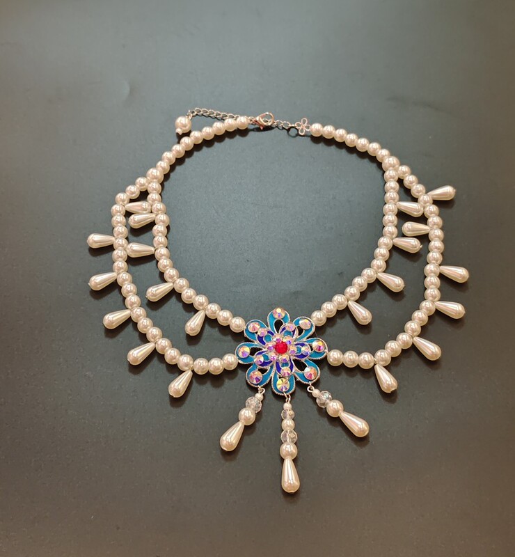 Qiao Huadan Costume, Traditional Chinese Clothing, Opera, Yue Opera, Huangmei Opera, Flower Girl Costume, Alloy Point, Emerald Point, Feather Pearl Necklace