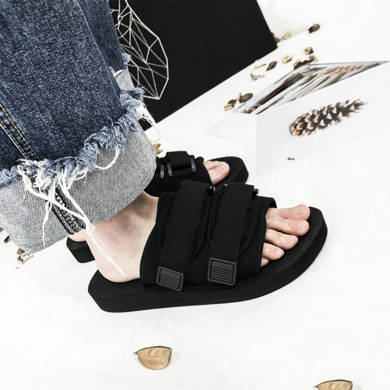 ins Internet Celebrity Men's Summer Slippers for Outdoor Wear, Korean Style Trendy and Unique Outdoor Slip-On Sandals, Couple's Beach Sandals, Trendy Slippers