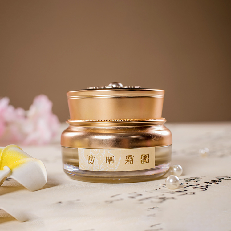 Sunscreen Made from Medicinal Herbs, No Chemical Additives, Ultra-Breathable, Sun Protection, Concealer, Whitening, Isolation, Suitable for Expectant Mothers Sunscreen Made from Medicinal Herbs, No Chemical Additives, Ultra-Breathable, Sun Protection, Concealer, Whitening, Isolation, Suitable for Expectant Mothers