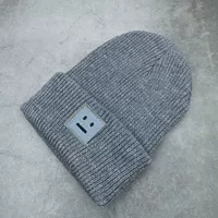 Серые безмолвные лица