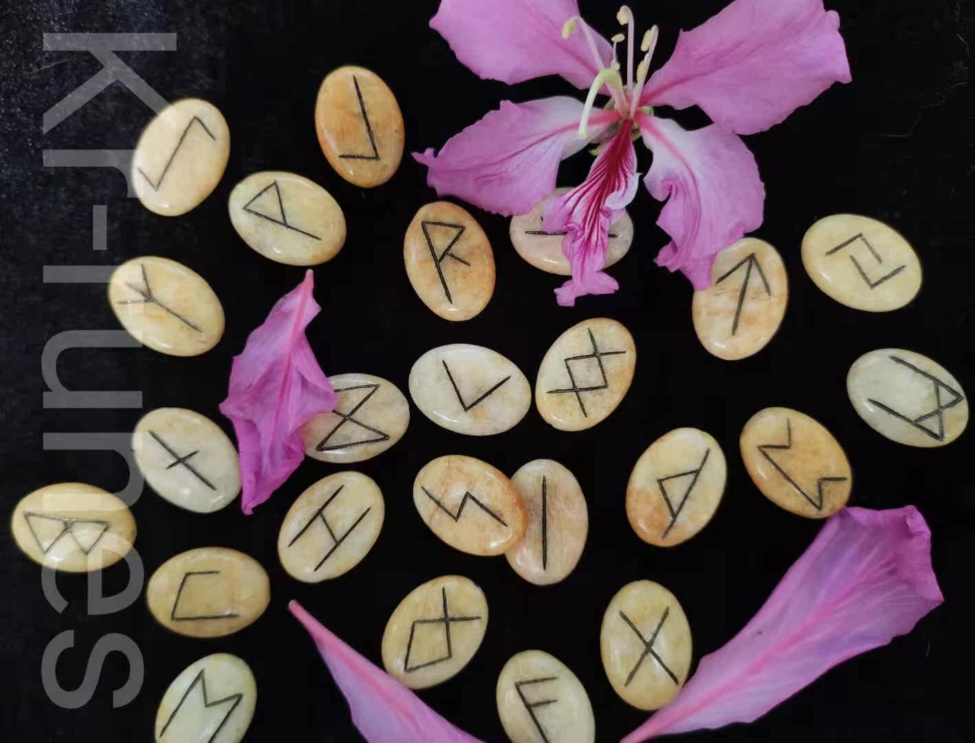 Jera Fengyr Natural Huangyu Luinshi Runes such as Niishi Nordic Culture Crystal