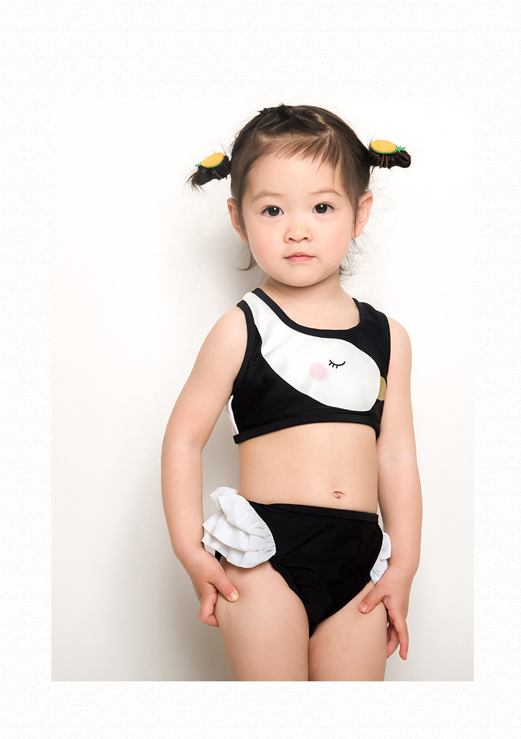 Đồ bơi cho bé gái mới Thiên nga dễ thương Bé trung và trẻ nhỏ Chia bikini Cô gái đi nghỉ mát Spa với mũ lưỡi trai - Bộ đồ bơi của Kid đồ bơi cho be gái 11 tuổi