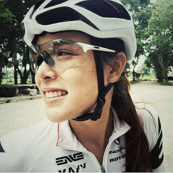 Ultra-light riding glasses All-weather color change men and women running fishing Transparent sandproof sports sunglasses Bicycle