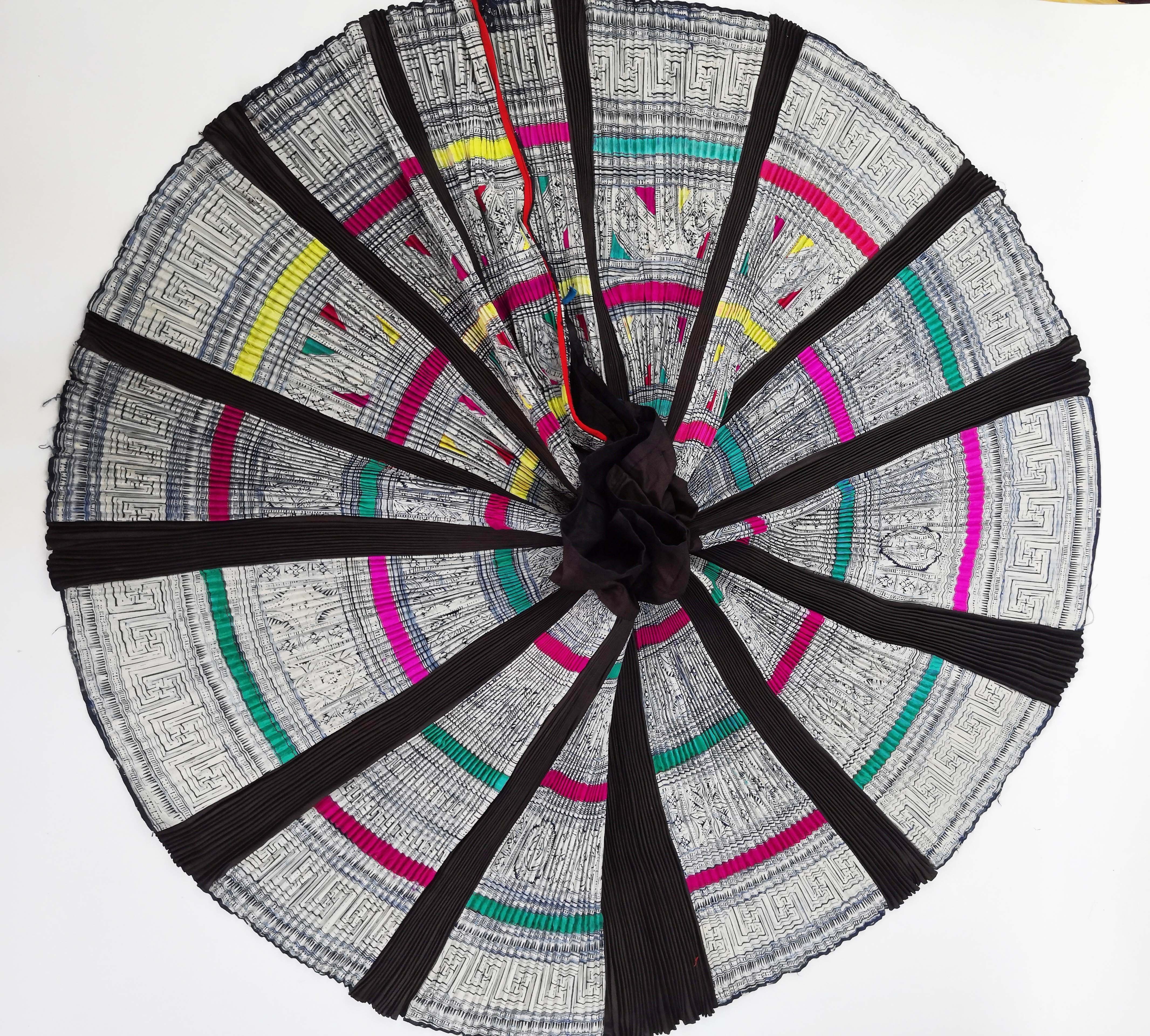 Picking Nationalities National Process Guizhou Miao Fold Dress Wax dyed embroidery pure hand - made wax dyed skirt bag