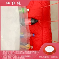 Серая тонкая красная веревка