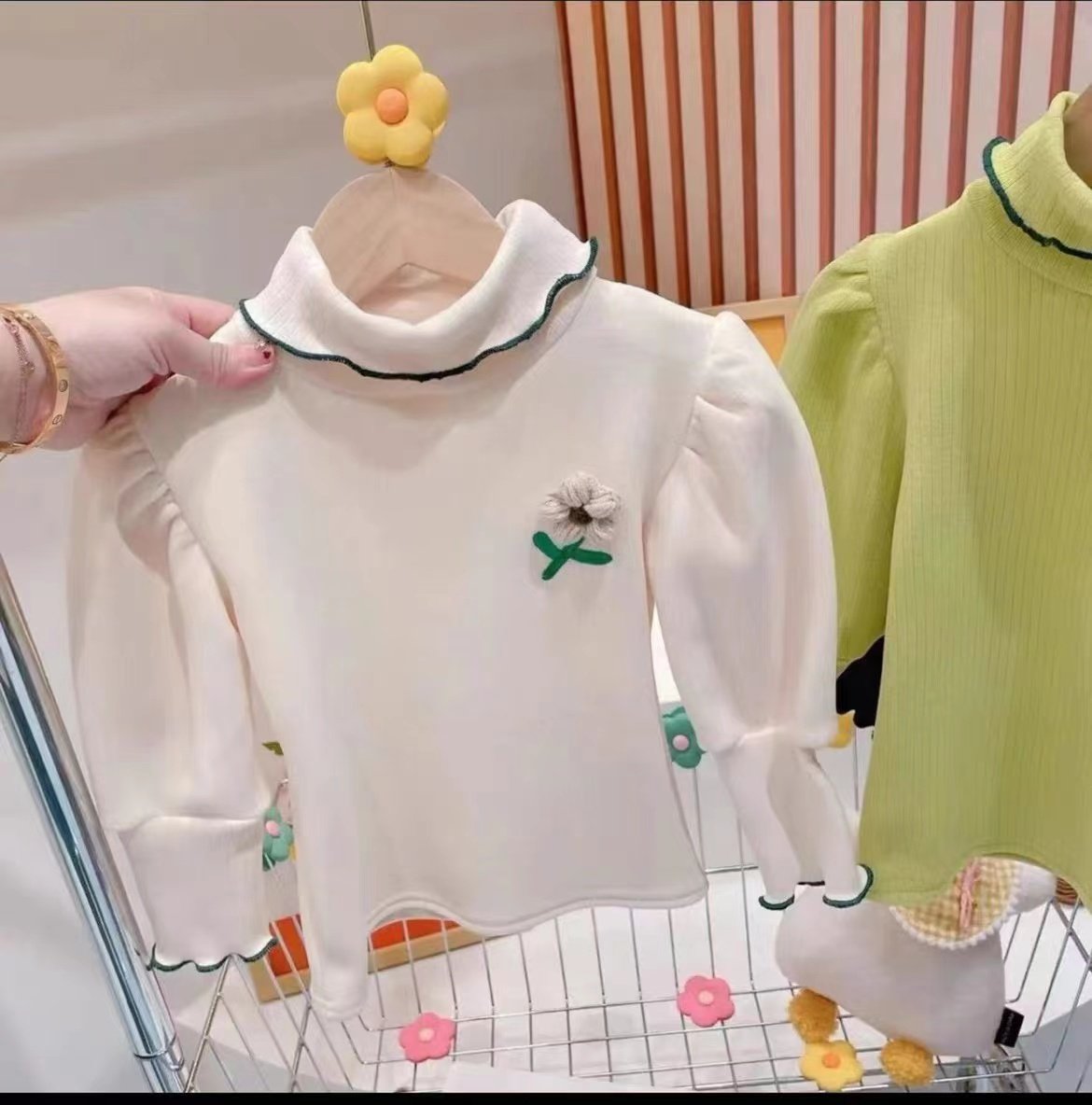 30082 Three-dimensional floret plus fleece bottoming shirt