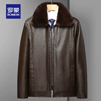 Съемный меховой воротник коричневого цвета.