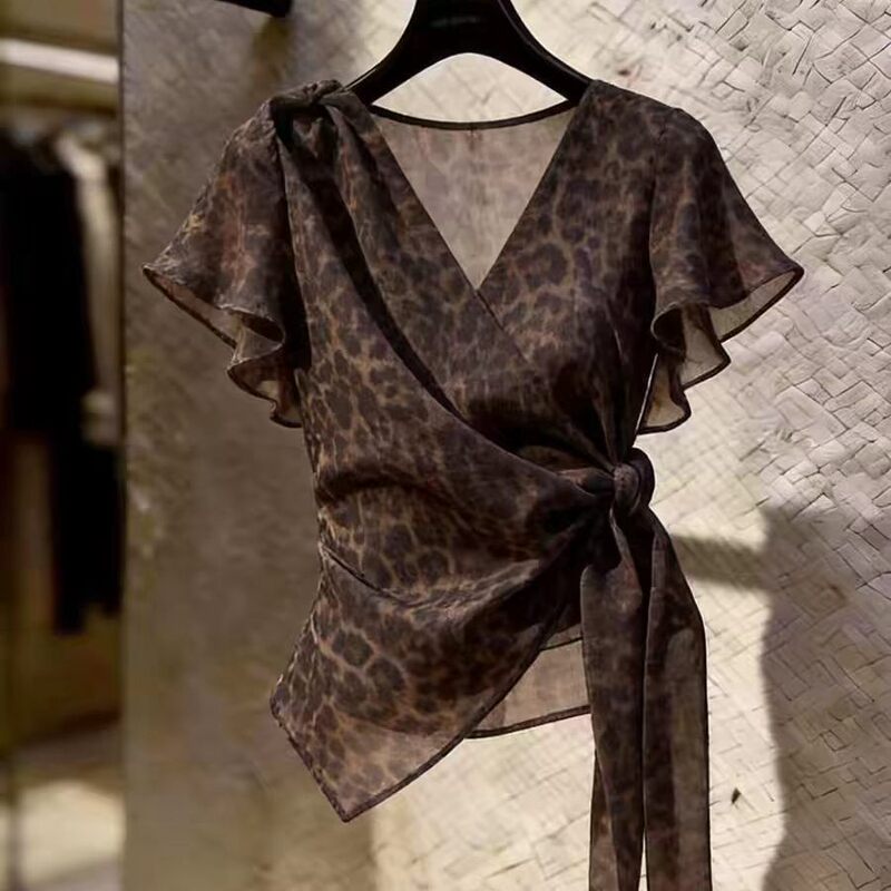 Summer New Style French Leopard Print Short-Sleeved Shirt for Women with V Neck Twist Tie Design, Slimming and Elegant Work Clothing Top