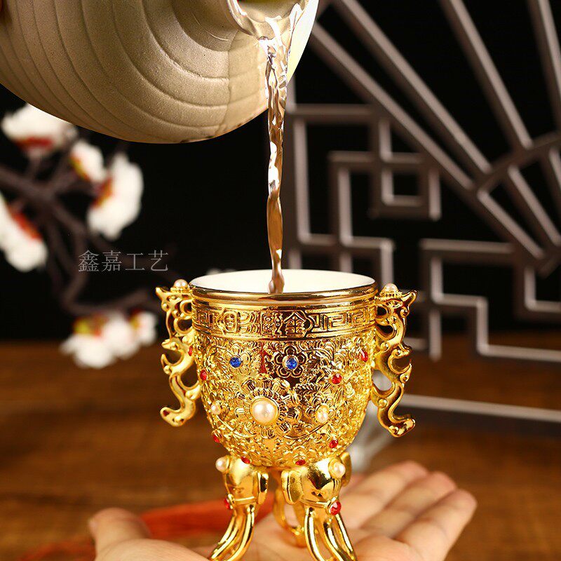 Gold Illon Solid Cup Swing white wine glass of wine glass A minimalist metal creative home small wine glass decorated with handiwork-Taobao