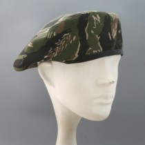 Version commerciale des Berets maculés de la guerre du Vietnam aux États-Unis