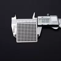 Квадратный сливной патрубок для пола диаметром 6 см, диаметр отверстия 3 мм.