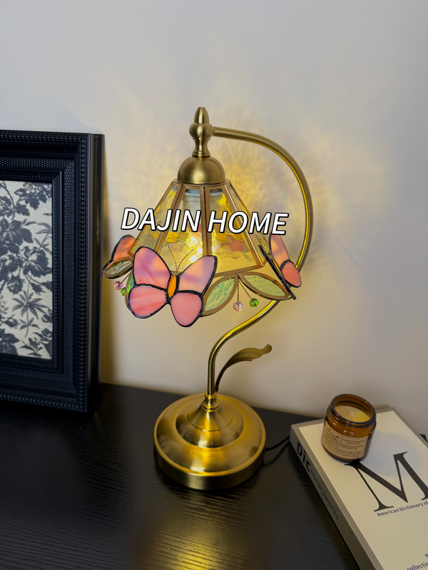 American Retro Table Lamp Bedroom Bedside Lamp Tiffany Handmade Glass Brass Lampshade Desktop Ornament Vintage Nostalgic