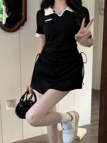 Футболка, летнее платье, приталенная мини-юбка, корсет, черная юбка, на шнурках, в американском стиле, воротник поло, А-силуэт