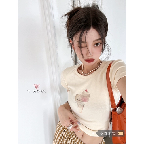 Короткая осенняя дизайнерская футболка, короткий рукав, тренд сезона, облегающий крой, в обтяжку, в американском стиле