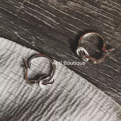 (ANTI) knot earrings kink Nordic design sense S925 silver earrings INS Wind simple sterling silver earrings