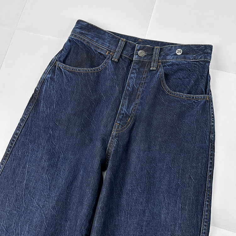 2024浅色高腰阔腿牛仔裤：时尚与舒适的双重奏