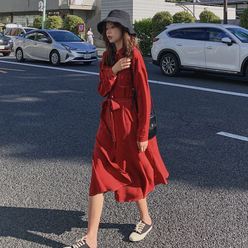 Pregnant woman red laced shirt dress in dress for spring and autumn fashion in a long version of a knee out of a long sleeve fishtail skirt