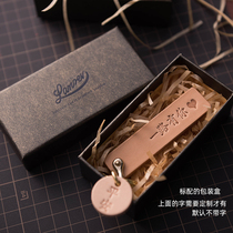 Creative couple engraved keychain leather imported tanning leather brass horseshoe buckle car pendant LOGO customization