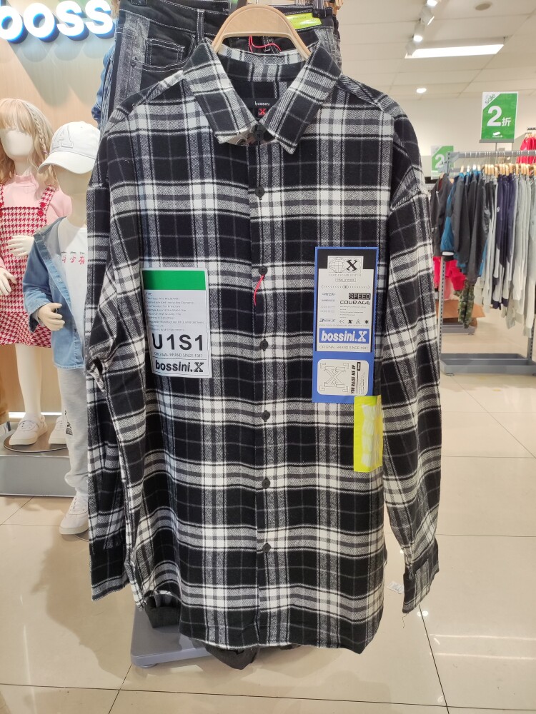 流行のメンズウェアブランド、ボッシーニが最新の秋冬コレクションを発表。カジュアルなチェックシャツや、快適でゆったりとしたジャケットなどがラインナップされている。