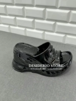 Блестящий черный