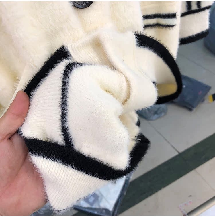 Áo len nhung cổ chữ V 2018 mùa thu mới dành cho nữ sơ mi có khí chất ngắn. áo kaki nữ