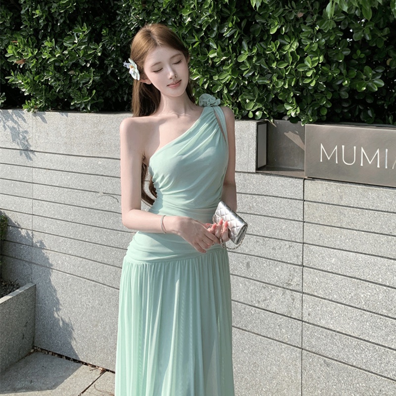 French-Style Stunning Pure Desire One-Shoulder Light Dress Long Skirt with Diagonal Neckline, Green Three-Dimensional Floral Pleated Mesh Large Hem Dress French-Style Stunning Pure Desire One-Shoulder Light Dress Long Skirt with Diagonal Neckline, Green Three-Dimensional Floral Pleated Mesh Large Hem Dress