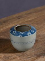 Jingdezhen hand-painted retro ancient green flower ceramic Jianshui coarse pottery spittoon tea slag hopper floral swing piece tea road accessory