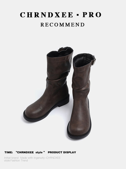 初系丨2024新款黑色褶皱靴女圆头搭扣复古套筒小短靴中筒马丁靴女