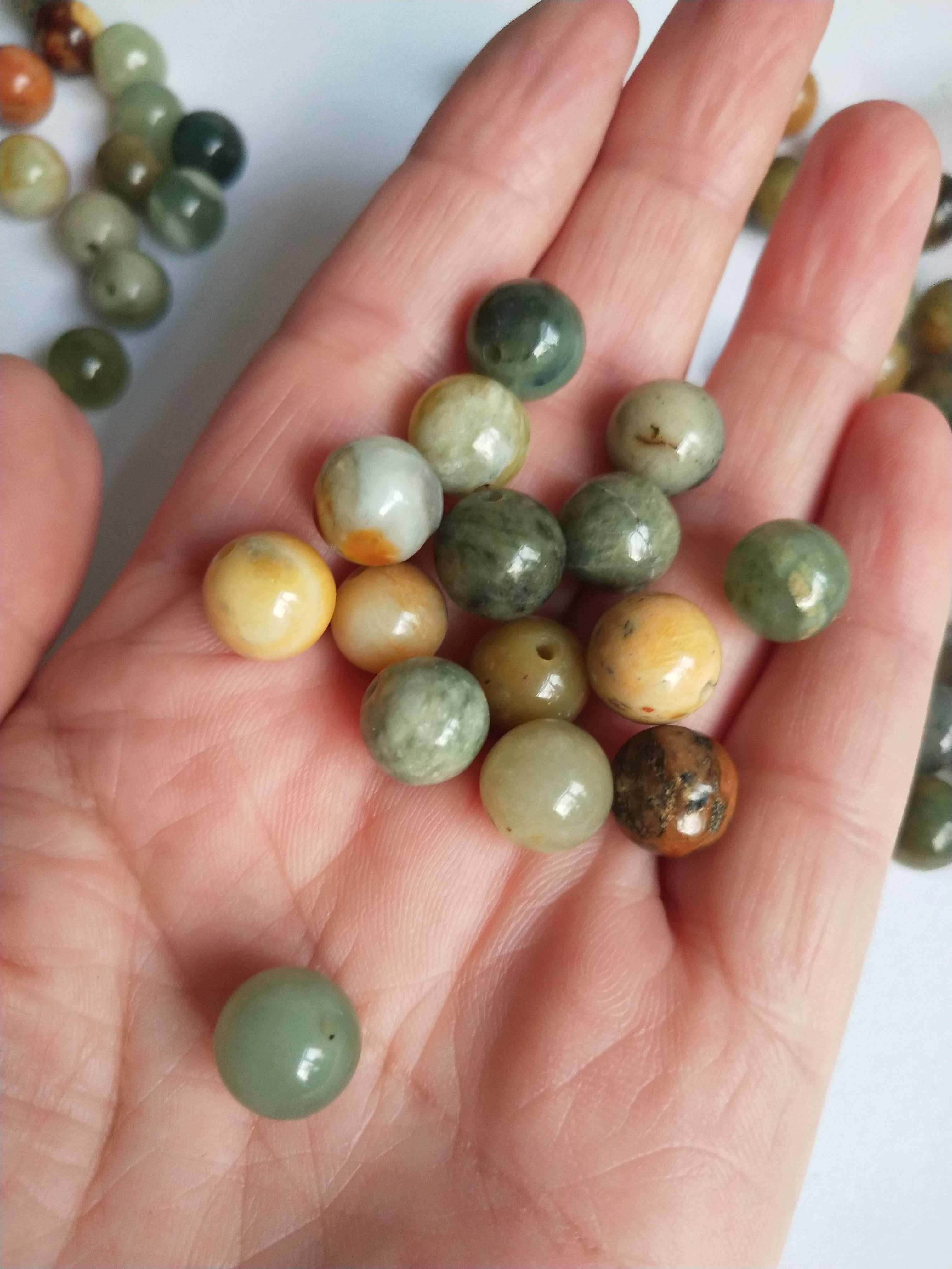 Natural jade and jade - powder beads with hand - shaped beads