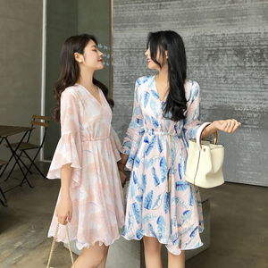 小个子亮丝喇叭袖连衣裙雪纺裙子闺蜜装