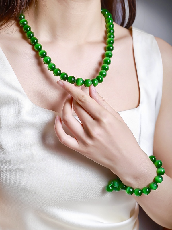 【National Jade Masterpiece】Russian Jasper and Hetian Jade Cat's Eye Bracelet with Ice Green Cat's Eye Necklace Pendant and Round Bead Bracelet 【National Jade Masterpiece】Russian Jasper and Hetian Jade Cat's Eye Bracelet with Ice Green Cat's Eye Necklace Pendant and Round Bead Bracelet