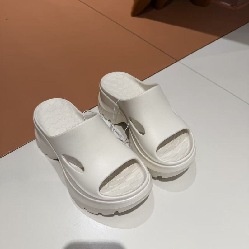 4.30 Two-Tone Self-Retaining Style, Comfortable to Wear, Upgraded Version, Women's Summer Slippers That Don'T Tire the Feet, Fashionable Perforated High Heels, Lightweight 4.30 Two-Tone Self-Retaining Style, Comfortable to Wear, Upgraded Version, Women's Summer Slippers That Don'T Tire the Feet, Fashionable Perforated High Heels, Lightweight