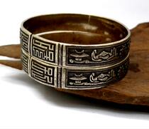 A pair of copper bracelets with Tongjing Mountain water characters at the beginning of the seal in the Qing Dynasty-rare seal script copper bracelets with low silver old engraved copper