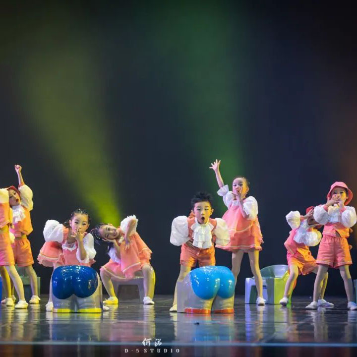 The 11th Xiao Lotus style goodbye to kindergarten performances children's props show suit princess dress dance dress