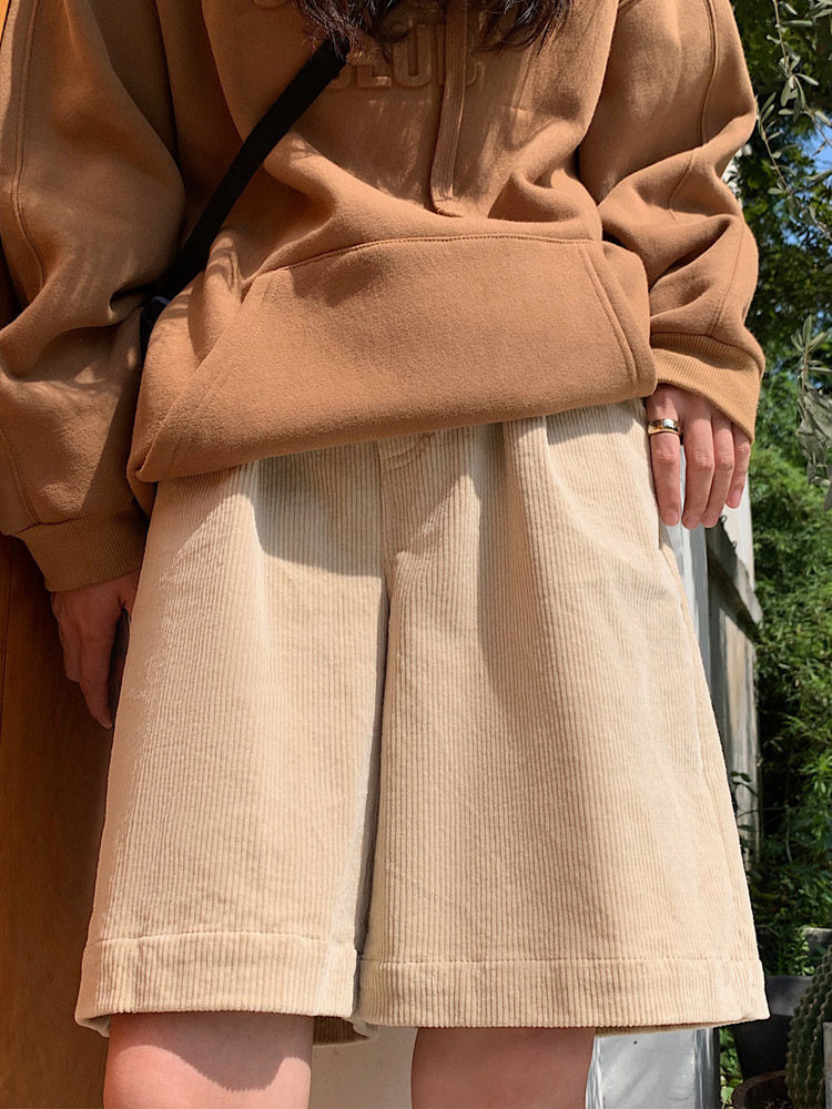 Corduroy five-point pants women's autumn and winter wide-leg straight shorts 2020 new loose high-waisted velvet outer wear boots