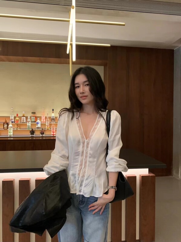 Allin2026 New Autum Style French-Style Lace Splicing Deep V-Neck Sexy Shirt Slightly See-Through Top Allin2026 New Autum Style French-Style Lace Splicing Deep V-Neck Sexy Shirt Slightly See-Through Top