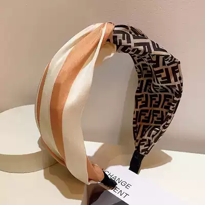 Go out high-end hairband big star with the same summer wide-brimmed Western style pressure hair Korean hairpin women's wild trendy hairband