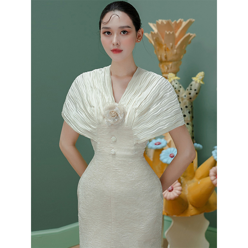 25 Early Spring New Vietnamese Niche Designer Elegant Elegant V-Neck Lady Fishtail Dress White dress