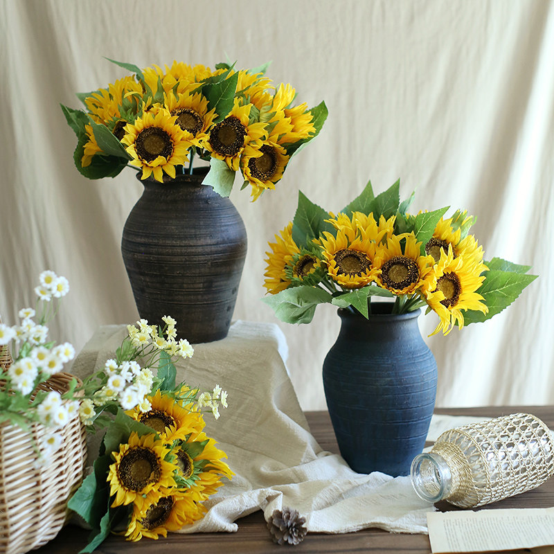 Retro bunch of six-headed sunflower living room simulation flowers artificial flowers decorative flowers sun flower flower arrangement ornaments