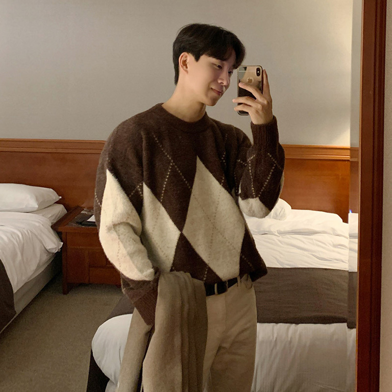 Men's Winter Thickened Vintage Argyle Sweater with Round Neck and Long Sleeves