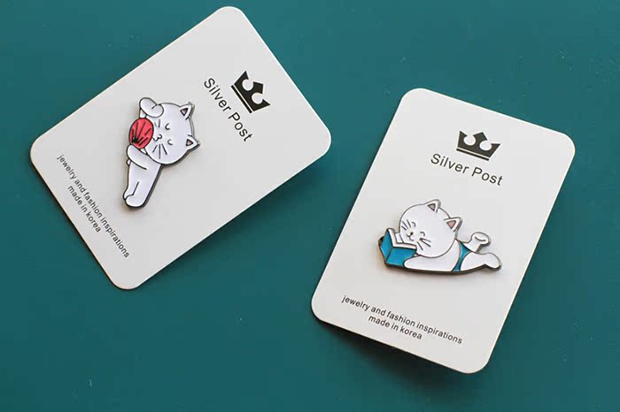 Phiên bản tiếng Hàn của gà rán dễ thương đọc mèo trâm huy hiệu khấu trừ pin gió sang trọng ghim cài áo vest
