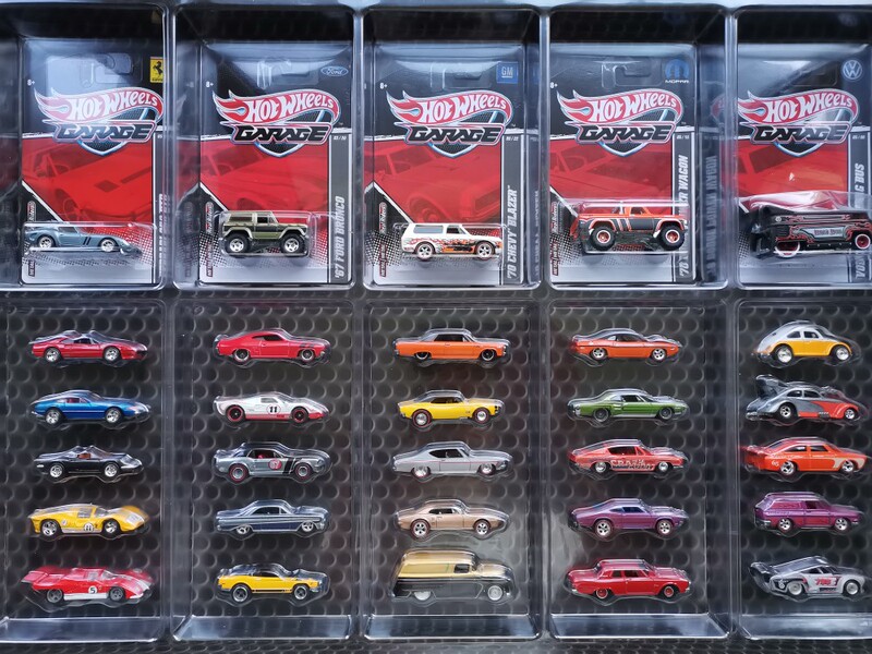 【8.17 Garage】Hot Wheels Garage 30-Car Set Ferrari Iron Base Rubber Tires Muscle Car